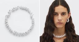 Chiếc vòng gần 50 triệu giống như chun buộc tóc lò xo vài nghìn ở Việt Nam