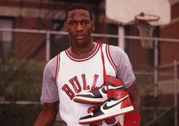 Giày Nike Air Jordan được đấu giá 1 triệu USD trên eBay
