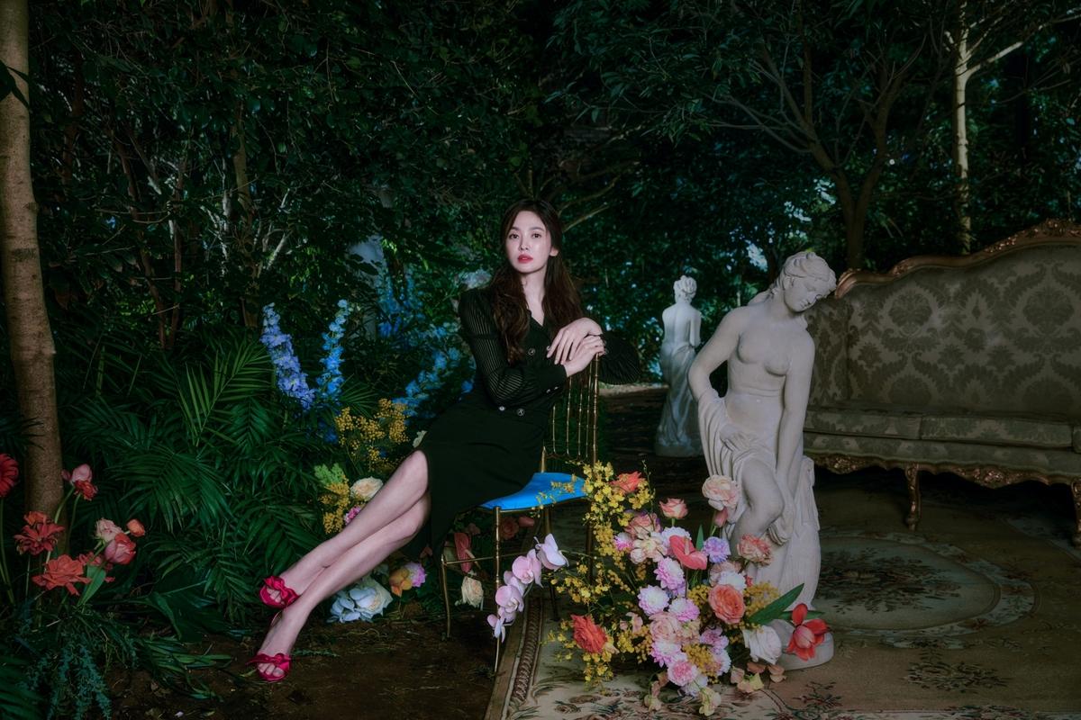 Song Hye Kyo tung bộ ảnh thời trang đón Xuân khoe nhan sắc tuổi 40