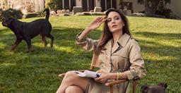 Minh tinh Angelina Jolie thích mặc đồ đến khi hỏng