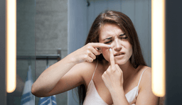 Nên hay không nên trị mụn bằng kem đánh răng?