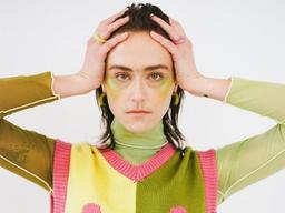 Sản phẩm thời trang của con riêng Phó tổng thống Mỹ cháy hàng trong 30 phút