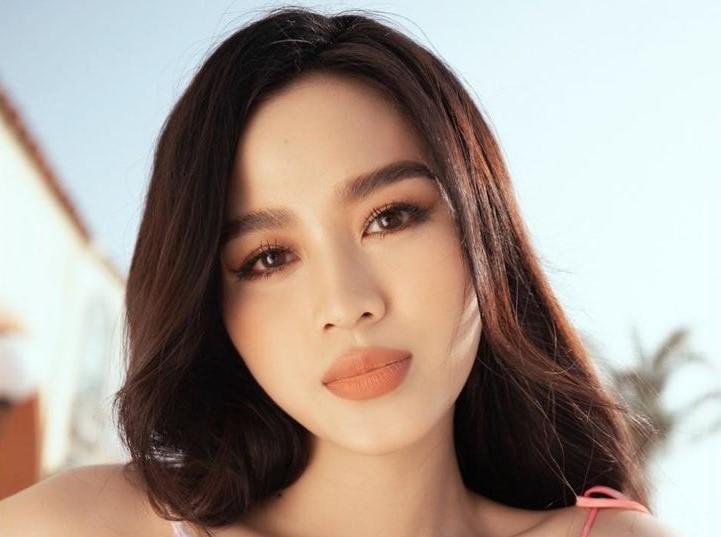 Hoa hậu Đỗ Thị Hà dùng đồ hiệu, trang điểm “môi tều”: Ai rồi cũng khác!