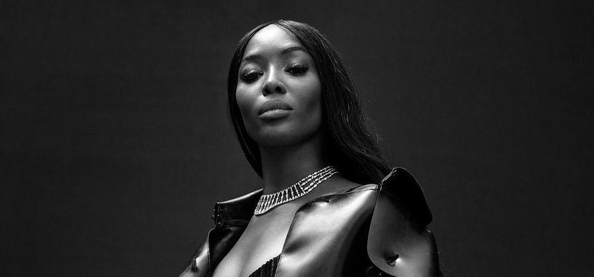 Naomi Campbell mặc bikini "chặt đẹp" đàn em trên bìa tạp chí V