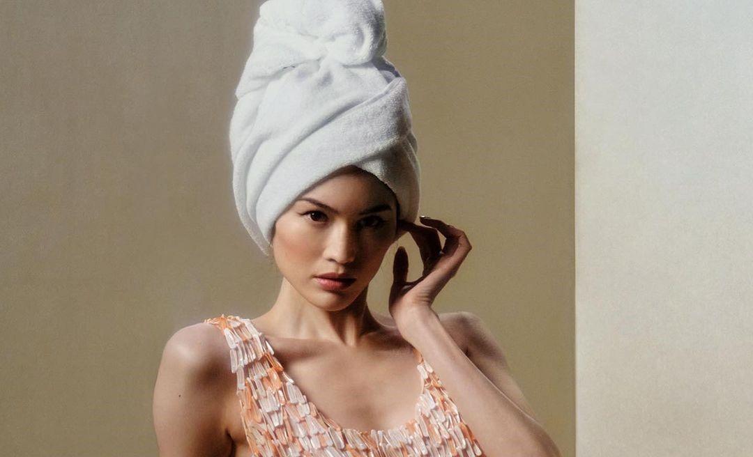 Siêu mẫu Sui He trở về thập niên 50 trên bìa Glass Trung Quốc