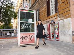 Valentino loại bỏ thương hiệu con và đóng cửa nhà máy sản xuất lông thú