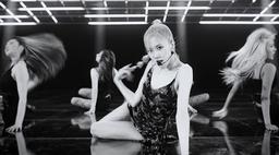 Rosé BLACKPINK tiết lộ trang phục biểu diễn yêu thích nhất
