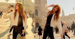Lee Sung Kyung chụp hình chơi trên phố mà nhìn không thua gì ảnh quảng cáo