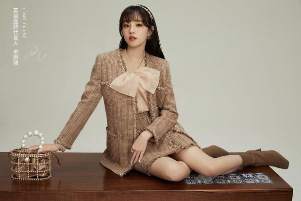 Một nữ idol Hàn Quốc làm đại sứ thương hiệu cho sản phẩm đồ "pha-ke"