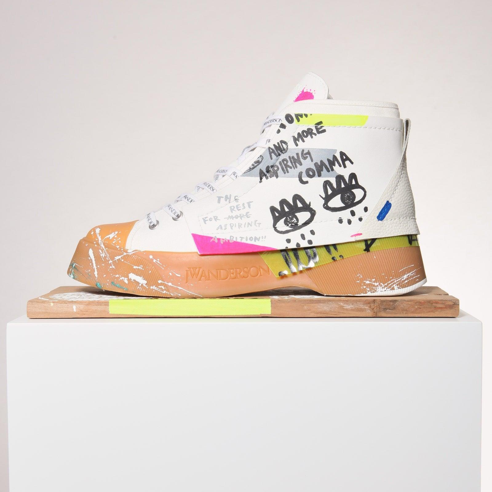 JW Anderson ra mắt BST sneakers đầu tiên