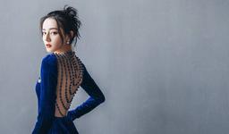 Địch Lệ Nhiệt Ba khoe trọn vóc dáng ngọc ngà tại sự kiện