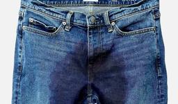 Chiếc quần jeans nhìn hệt như bạn... tè dầm