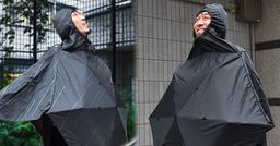 Áo mưa Poncho: Sự sáng tạo thời trang không giới hạn của người Nhật