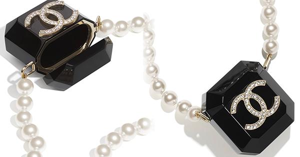 Chanel cho ra mắt chiếc hộp đựng Airpods có thể đeo thành dây chuyền