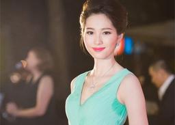 Xinh đẹp như Hoa hậu Đặng Thu Thảo, Thư Kỳ thì vẫn... đổ mồ hôi nách!