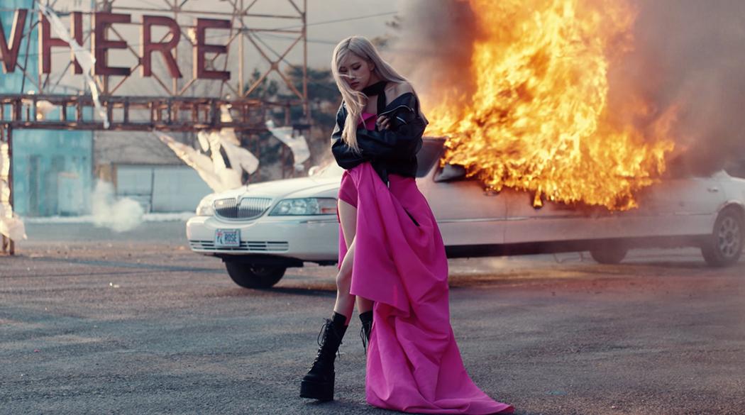 Người bé xíu nhưng Rosé lại cực kỳ đam mê nhưng đôi giày "siêu to khổng lồ"