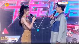 Mãi mới mạnh dạn mặc corset, Địch Lệ Nhiệt Ba nhận ngay cái kết đắng ngắt