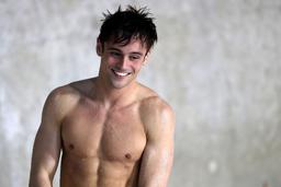 Nam thần nhảy cầu Tom Daley hối hận vì đã từng không ăn tinh bột