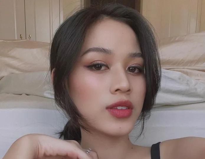 Đỗ Thị Hà học hỏi em chồng Hà Tăng trang điểm kiểu nâu tây