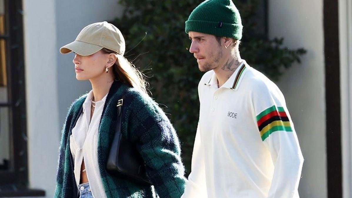 Hailey Bieber đang phải lòng mẫu túi của Yves Saint Laurent