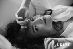 Đẳng cấp nhan sắc của Thư Kỳ qua loạt ảnh thời trang đen trắng