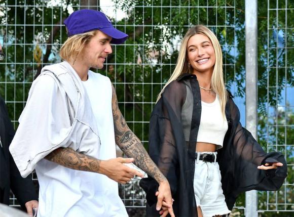 Justin Bieber và vợ: Đôi khi trông giống như... mẹ với con trai