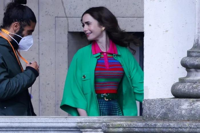 Rò rỉ những bộ cánh đầu tiên trong Emily in Paris 2