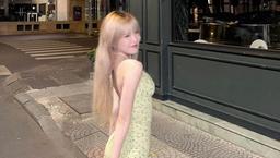 Thử lên thử xuống vô số item, Thiều Bảo Trâm đã tìm được trang phục chân ái