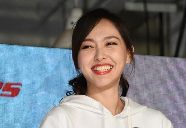 Những mỹ nhân dưới đây đều "quốc sắc thiên hương" cho tới khi... nở nụ cười