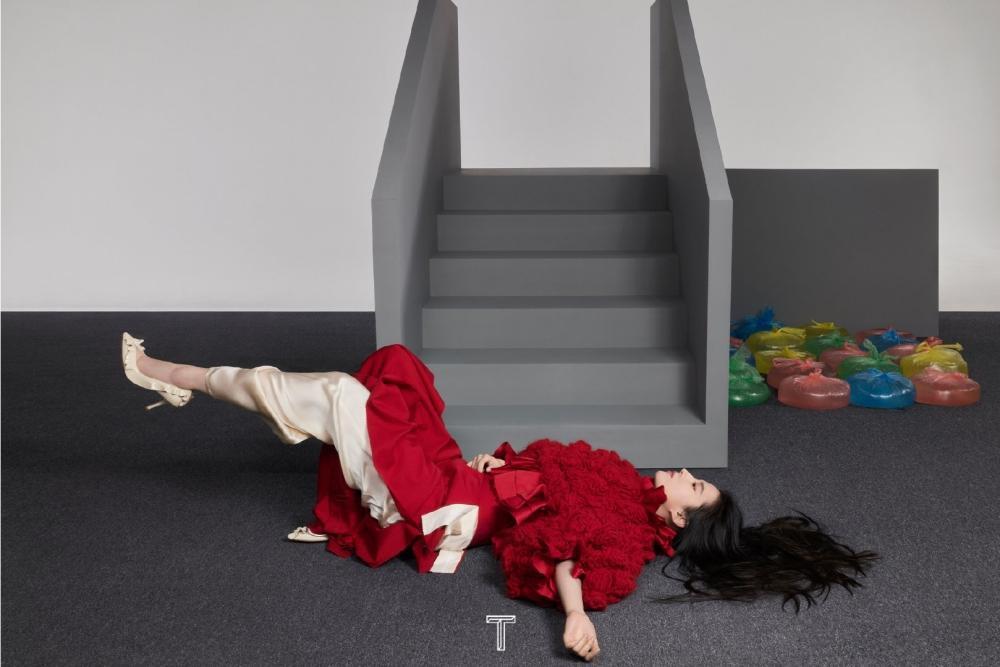 Lưu Diệc Phi lại bị chê bai vì biểu cảm đơ cứng trên tạp chí T số Kim Cửu