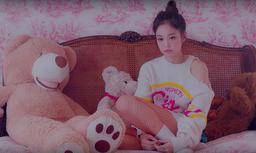 Giá trị trang phục màn solo của Jennie không thể so được với Rosé và Lisa