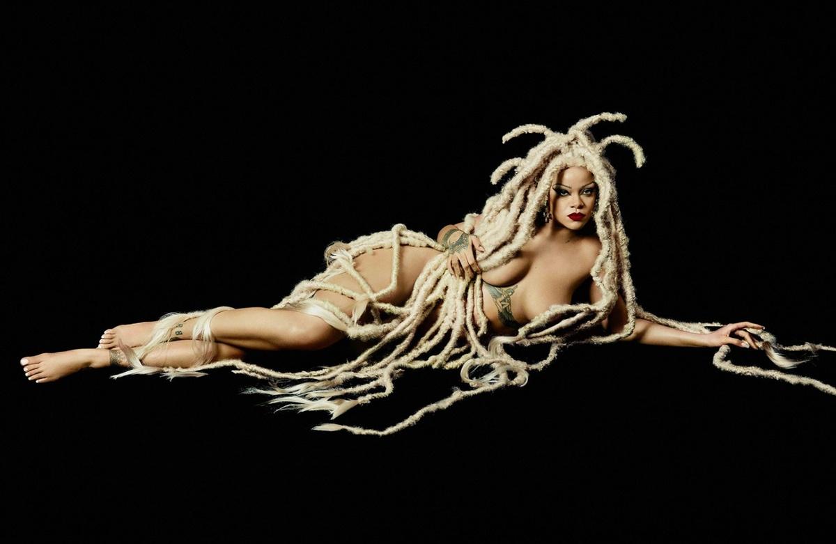 “Nữ hoàng kem trộn” Rihanna biến hóa trên bìa tạp chí Dazed