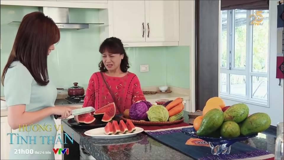 Cộng đồng mạng lại "xì khói" với chiếc váy khoe "bé mỡ" của Nam
