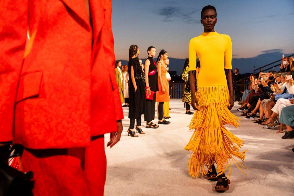 Tua rua là xu hướng thời trang được yêu thích nhất mùa Xuân – Hè 2022