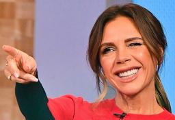 Victoria Beckham lên đồ "xịn xò" nhưng sao như hờn dỗi cả thế giới thế kia?