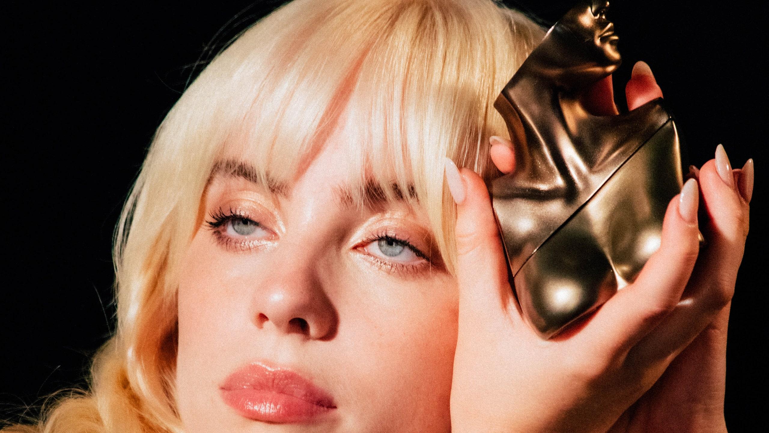 Billie Eilish ra mắt dòng nước hoa riêng