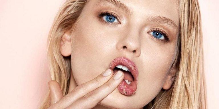 Cách đánh son kem lì chuẩn không cần chỉnh, môi căng đẹp chẳng kém gì Kylie Jenner