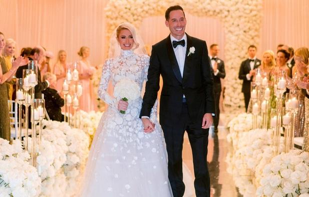 4 bộ váy cưới cực “cháy” được "gái hư" Paris Hilton diện lên xe hoa