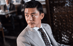 “Giáo chủ” Yoo Ah In của Hellbound (Bản án từ địa ngục): Điên cuồng từ phim ảnh đến thời trang