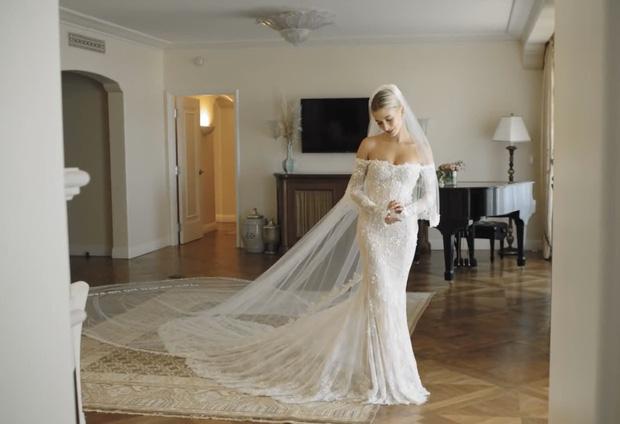 Chiếc váy cưới của Hailey Bieber được cư dân mạng đào lại sau sự ra đi của Virgil Abloh
