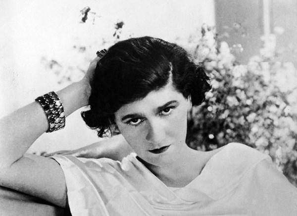 5 châm ngôn thời trang kinh điển của Coco Chanel dành cho những quý cô “tập sự”