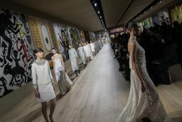 Christian Dior Haute Couture Xuân – Hè 2022: Tối giản là đích đến của sự cao cấp