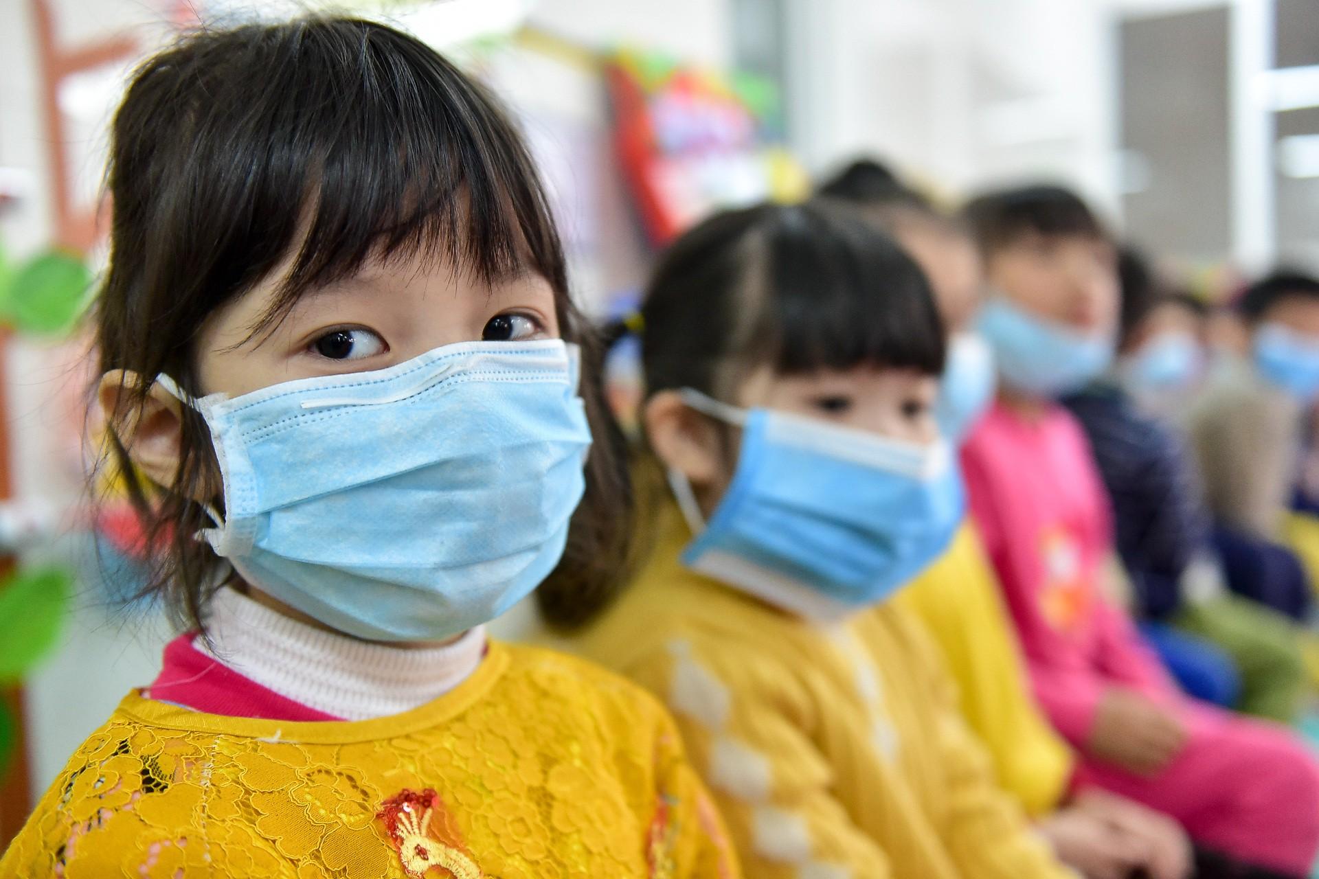 Hà Nội: Tiểu thương chợ Nghĩa Tân bị phạt 2 triệu vì không đeo khẩu trang