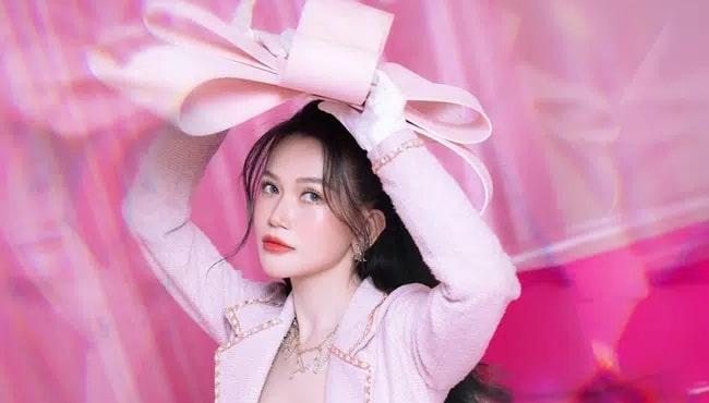 Hậu chia tay bạn trai, Sĩ Thanh tung bộ ảnh đón tuổi 35 cực quyến rũ