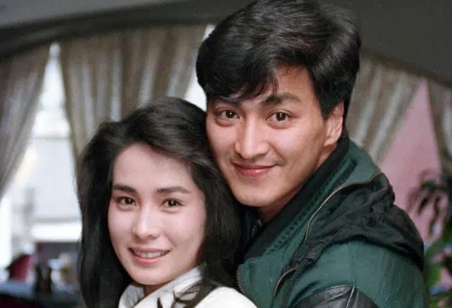 “Triển Chiêu” Hà Gia Kính kết hôn lần đầu ở tuổi 61?