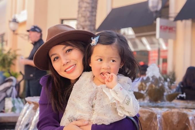 Vợ cũ Hoàng Anh: “Anh đã cạn tàu thì em cũng xin ráo máng”