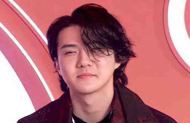 Hình ảnh mới của Sehun (EXO) khiến các fan nữ tê liệt tinh thần