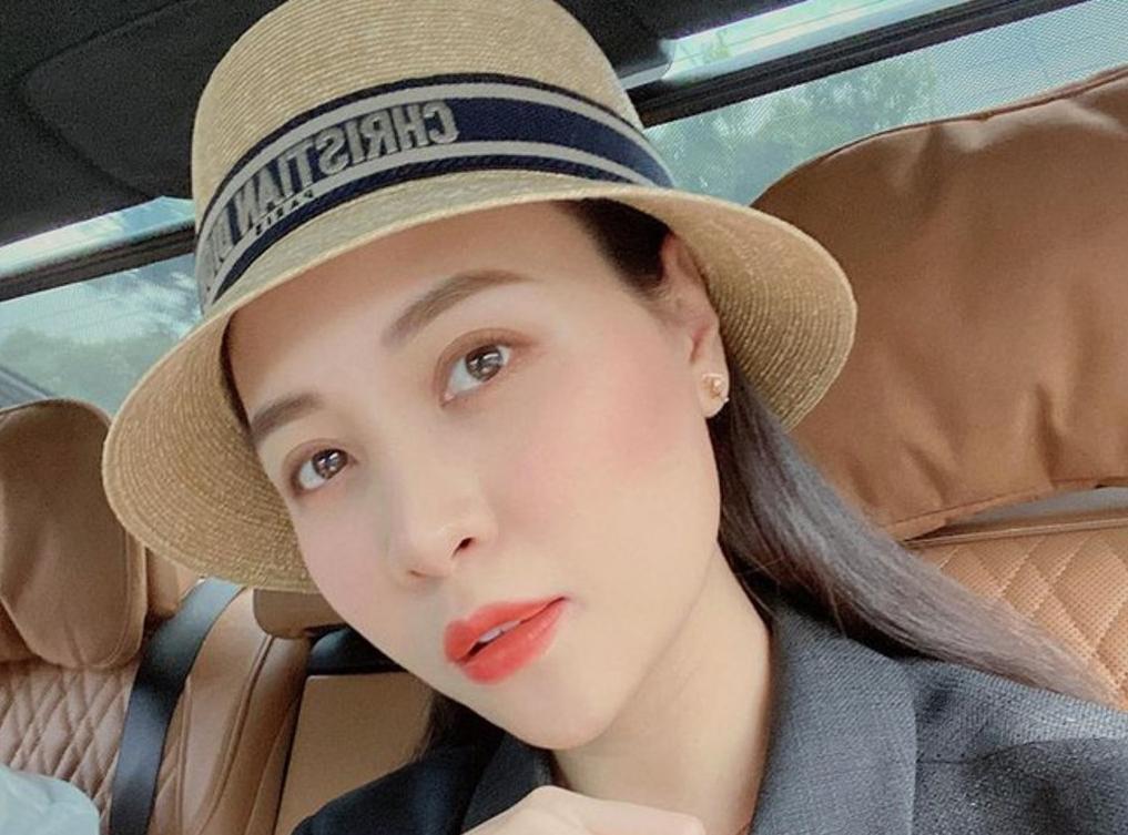 Làm dâu nhà giàu, Đàm Thu Trang buồn bã vì không thể về quê mẹ ăn Tết