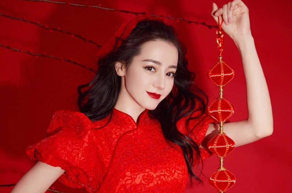 Khi nào bạn hạnh phúc nhất và câu trả lời "bão like" của Địch Lệ Nhiệt Ba