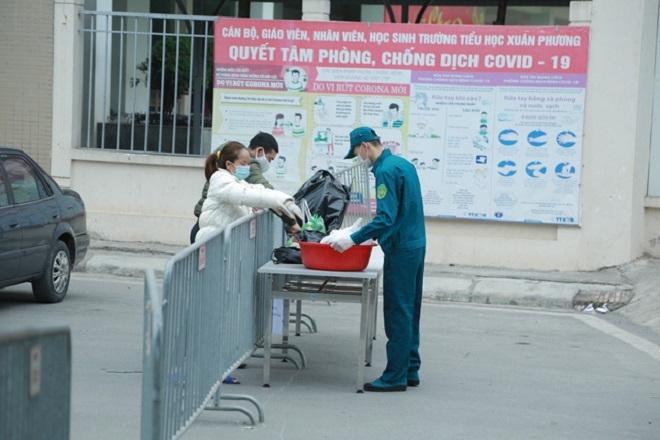 35 học sinh dậy từ 2 giờ sáng, khóc nhớ nhà trong đêm đầu cách ly